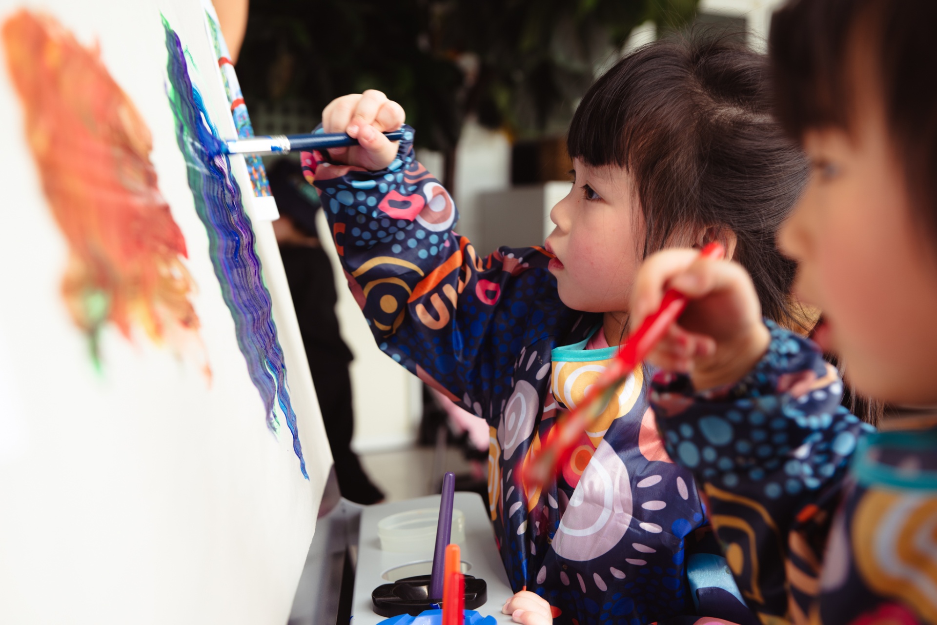 Children painting at the easel
